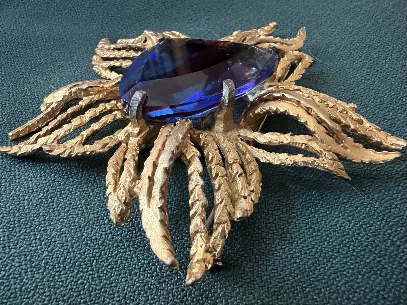 RETRO DRAMATIC VINTAGE COSTUME GILT METAL STAR LARGE PURPLE BLUE STONE BROOCH