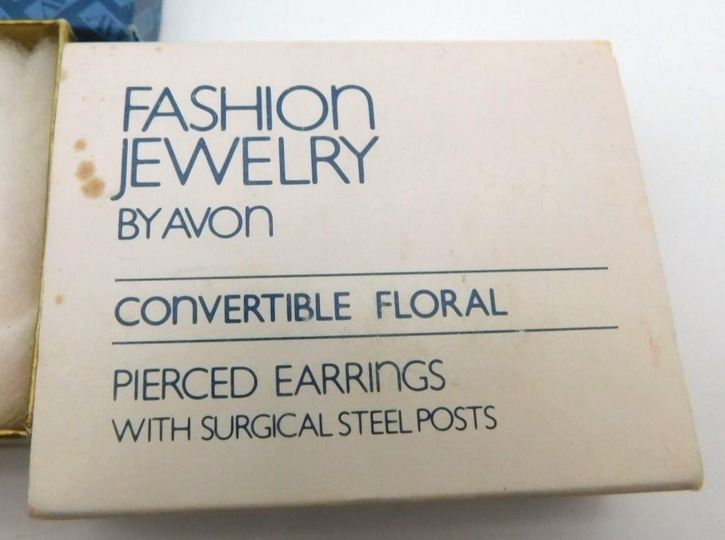 Vintage Avon Fashion Jewelry Convertible Floral Pieces Earrings in Box