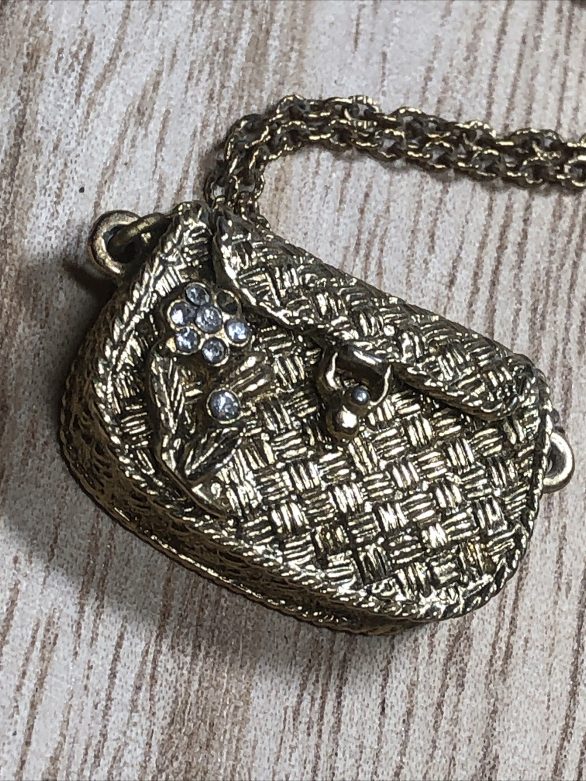 b46. Vintage 1928 Brand Gold Tone Rhinestones Hinged Purse Statement Necklace 30