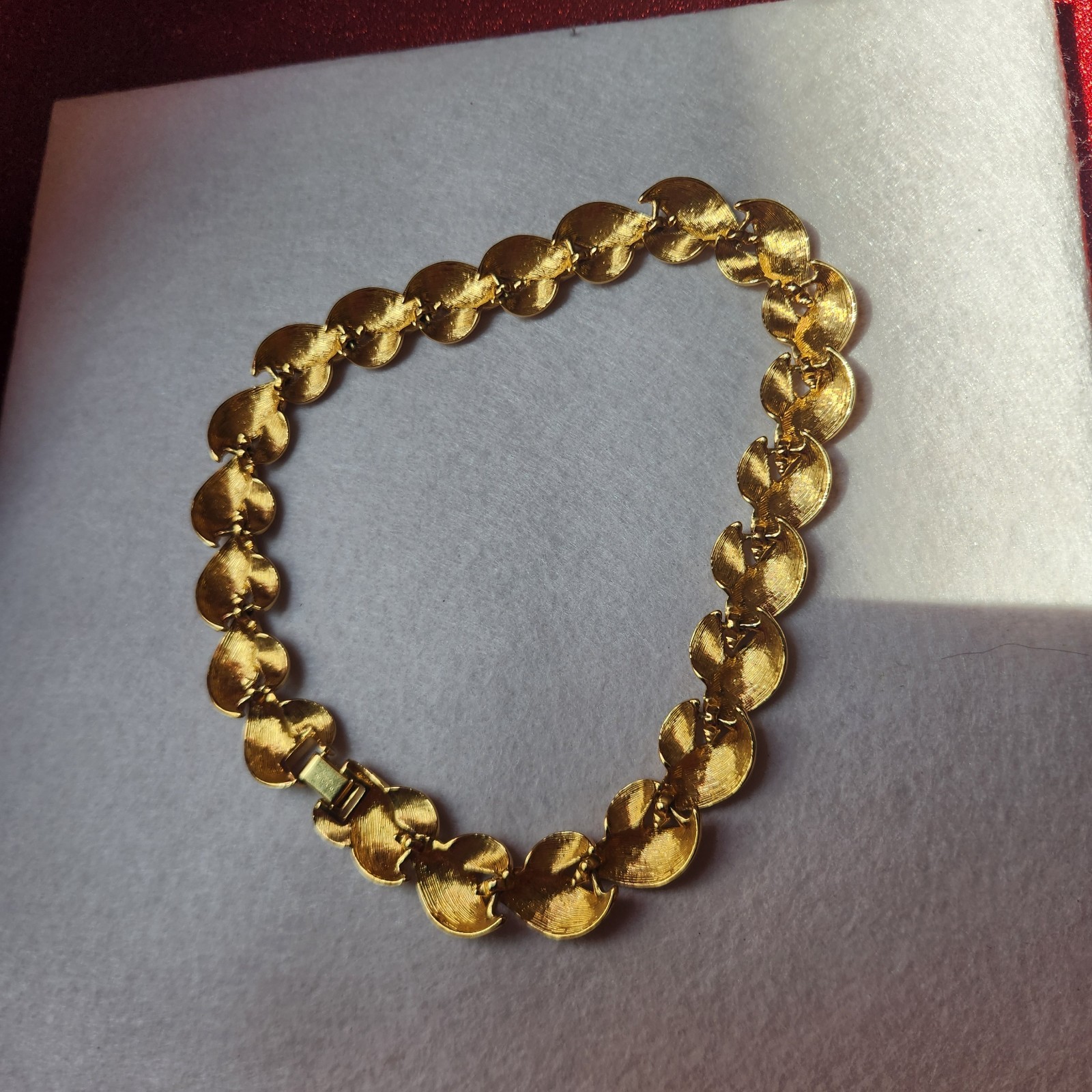 Vintage NAPIER Gold Tone Heavy Ribbon Swirl Statement Collar Necklace Retro