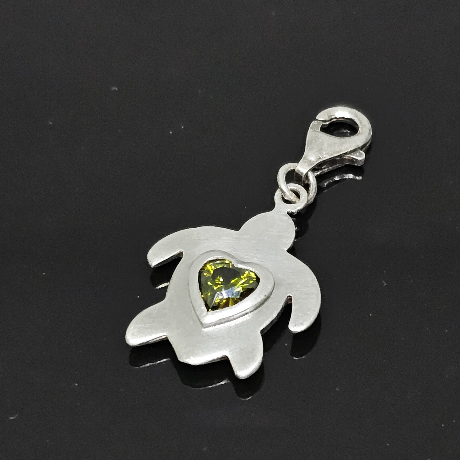 925 Sterling Silver – Peridot Gem Stone Heart Turtle Charm Pendant