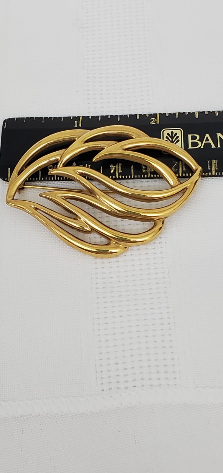 Big MONET Yellow Gold Tone Modernist Mod Leaf Brooch 1970s 1980s Boho Signed