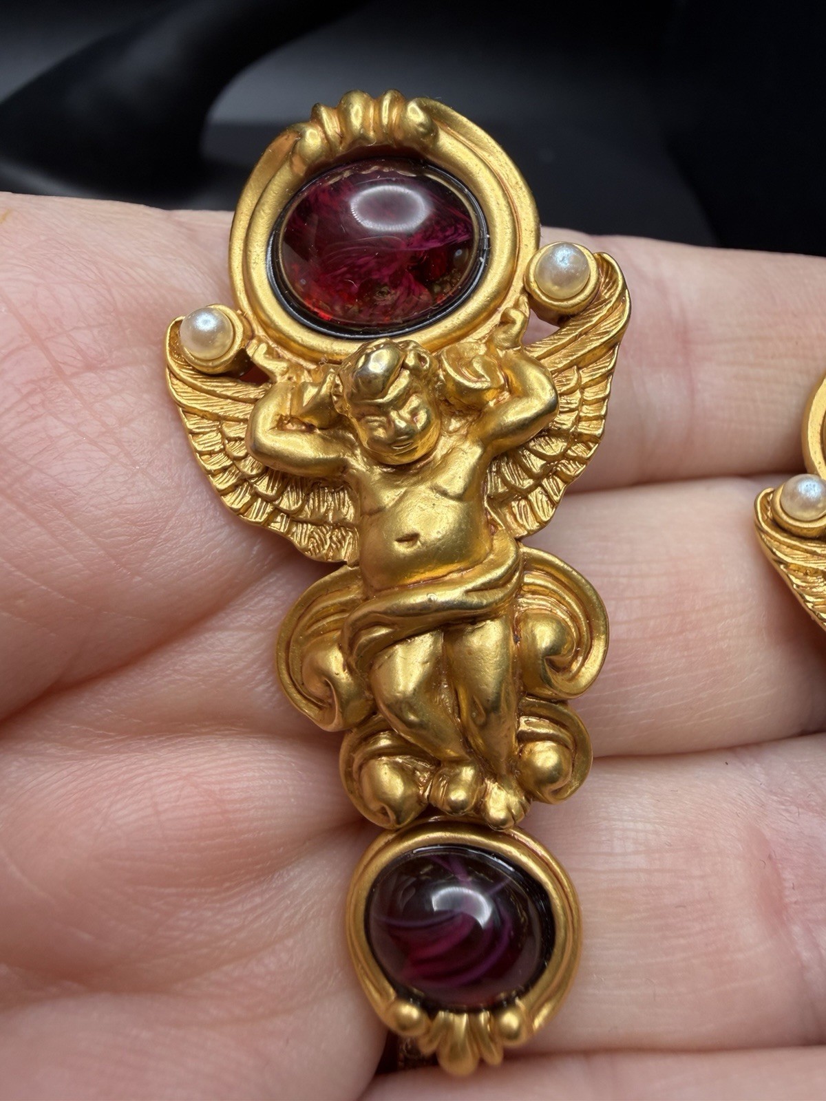 VTG ELIZABETH TAYLOR COLLECTION GILDED AGE CHERUB ANGEL DROP CLIP EARRINGS AVON