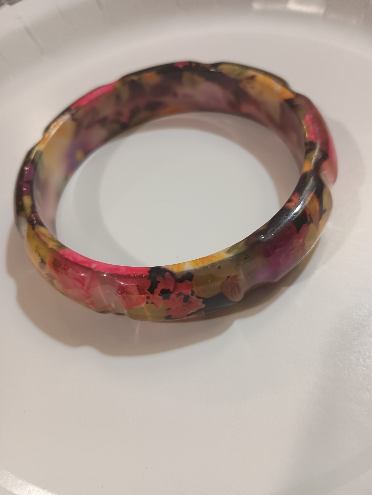 Vintage Style Lucite Acrylic Bangle Bracelet-Multi-color-Scalloped- Pink Floral