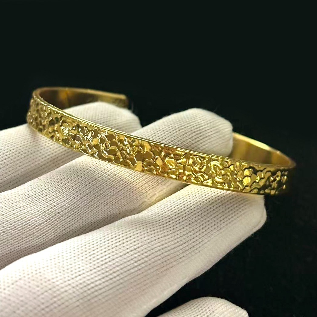 Golden Shinning Cuff Bracelet Bangle Gold-tone marked 999, 7.5 ich (adjustable)