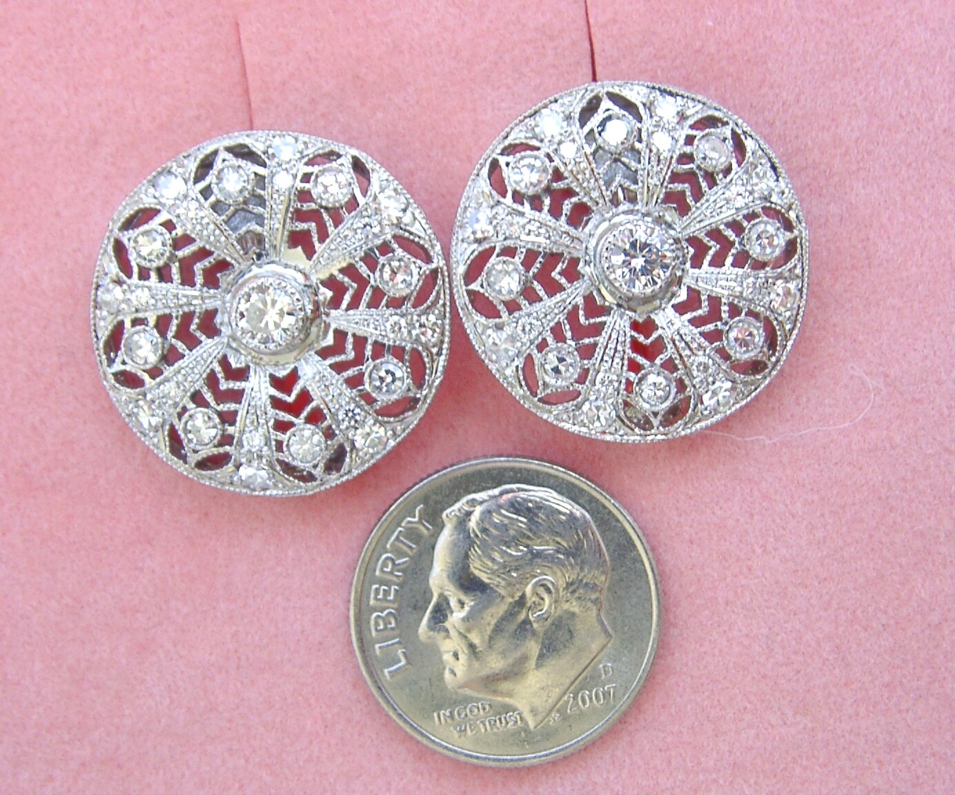 1.52ctw DIAMOND CLUSTER FILIGREE PLATINUM 13/16″ ROUND HUGGIE STUD EARRINGS 1950