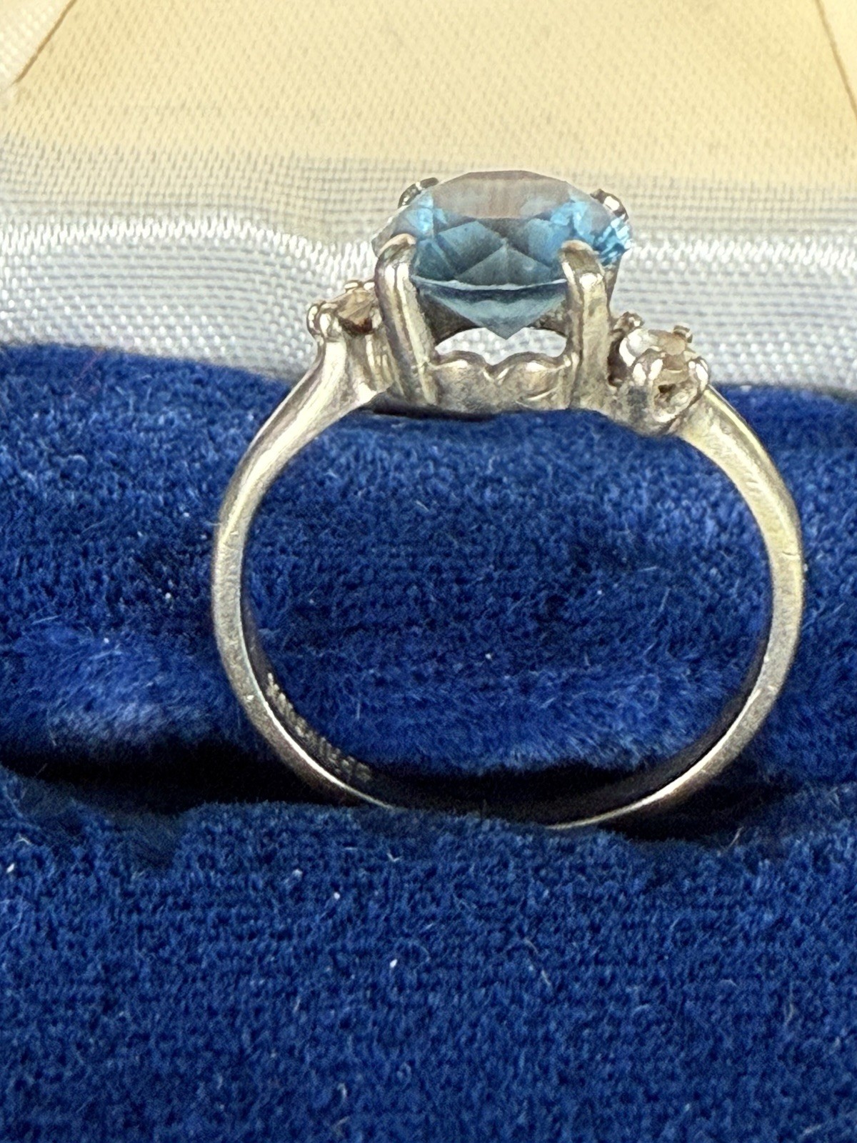 Vintage spring 10k White Gold Blue Topaz Ring.