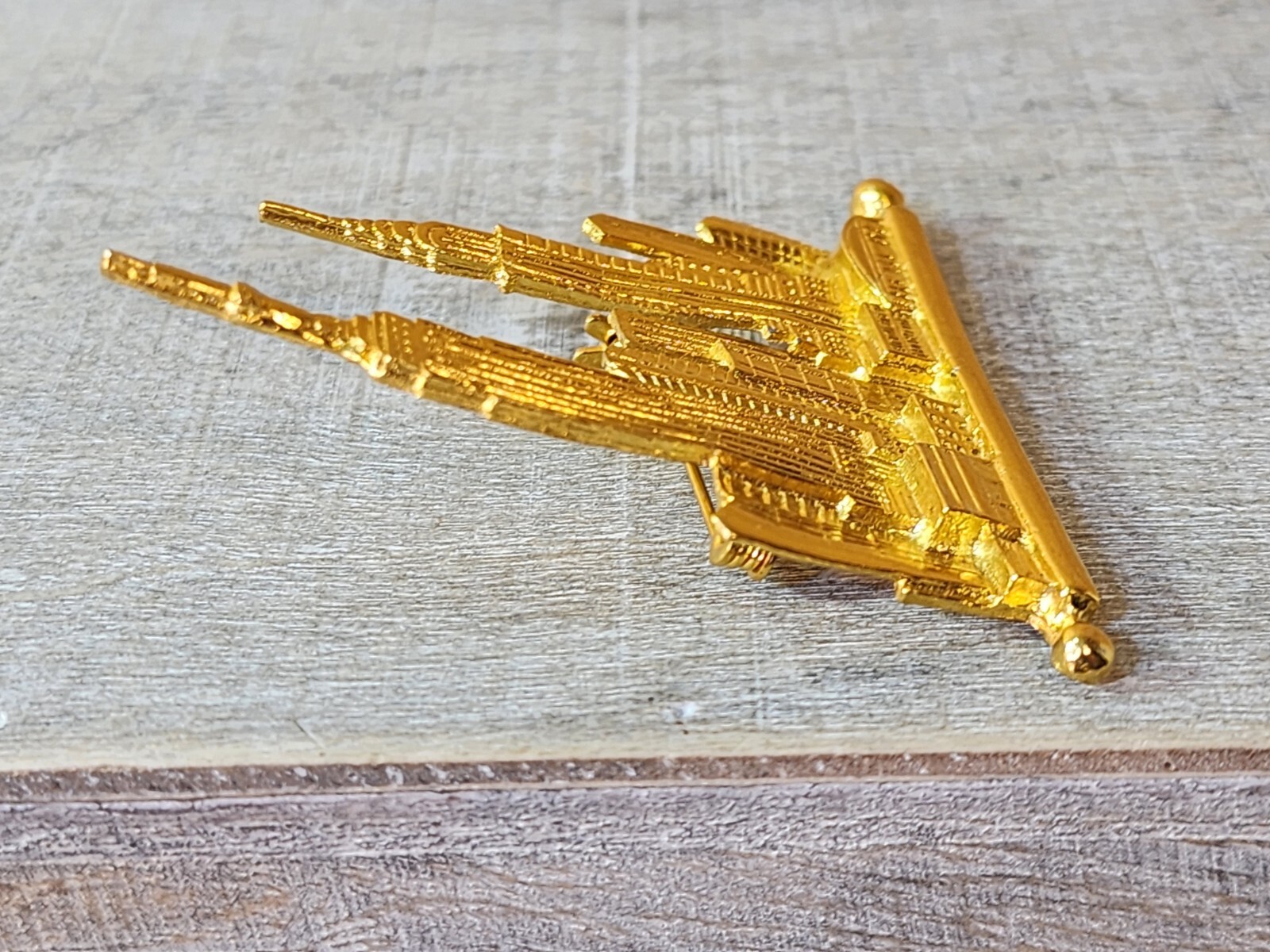 Vintage Park Lane Gold Tone New York Buildings Sky Line Brooch Sky Scrapers