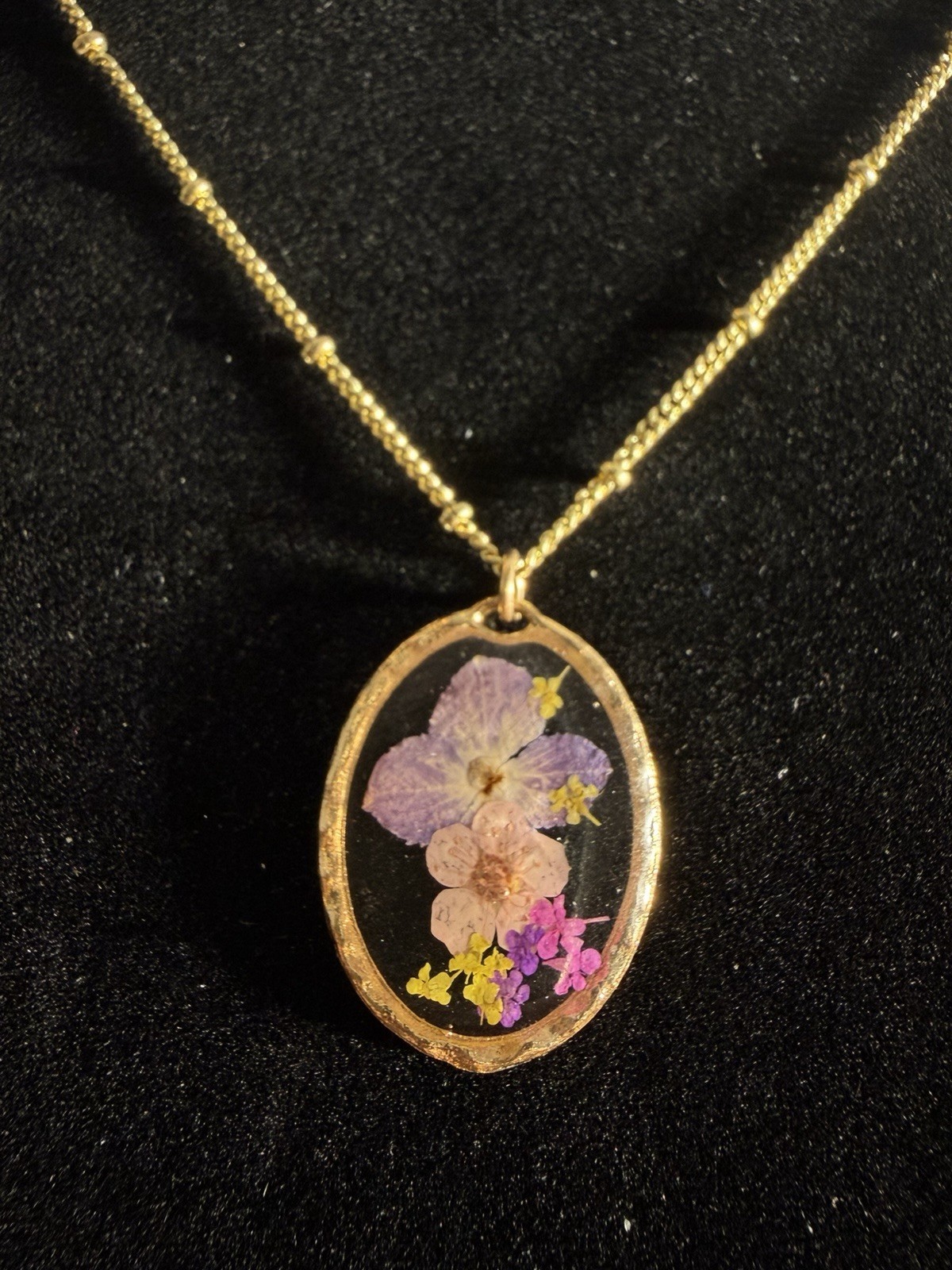 Real Pressed Flower Necklace Gold Tone Oval Resin Pendant Floral Botanical 18”