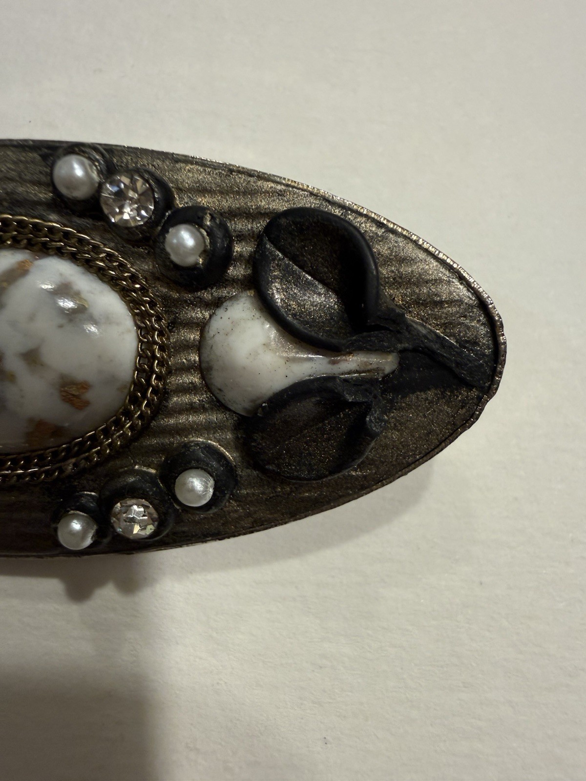 Unique VTG mixed media Brooch / Pot Metal / Rhinestones / Agate / Chain / Pearl
