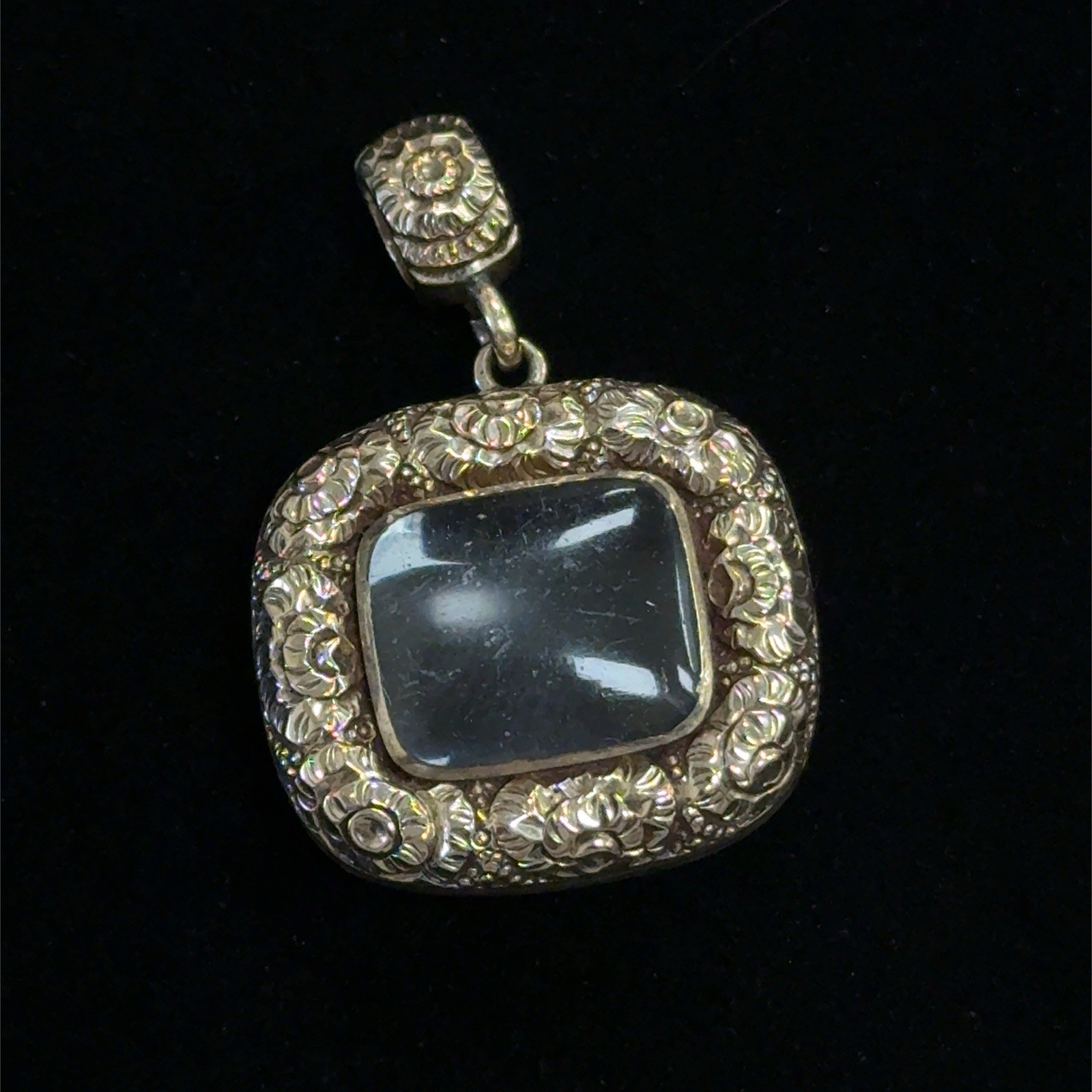 Victorian 8k-12k Gold Dbl. Sided Looking Glass/Mourning Locket Gold Filled Bail