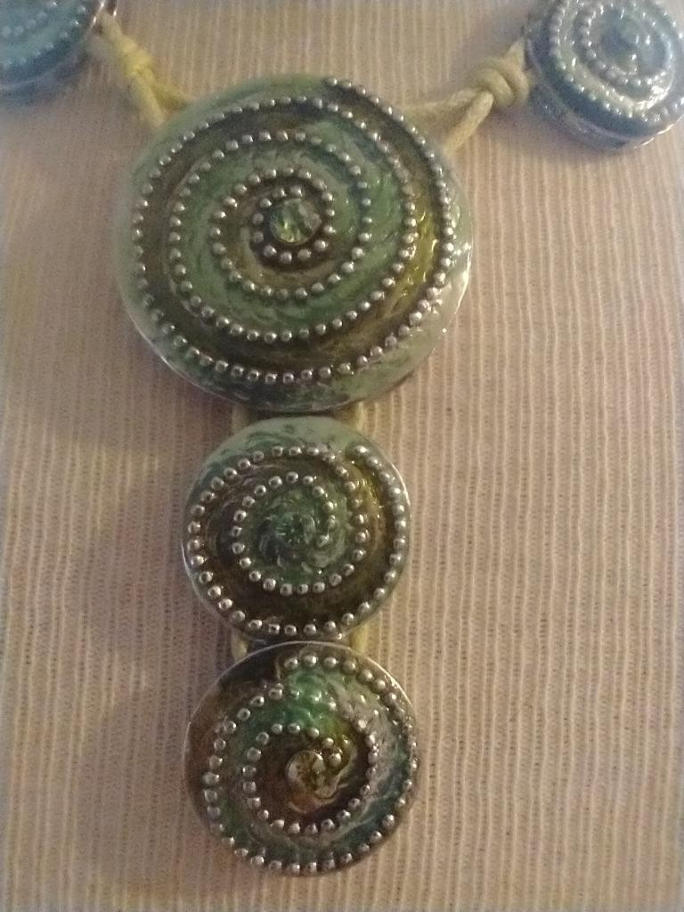 16″VINTAGE LIME GREEN ENAMEL SPIRAL DROP NECKLACE~RHINESTONES~PENDANT~DISCS