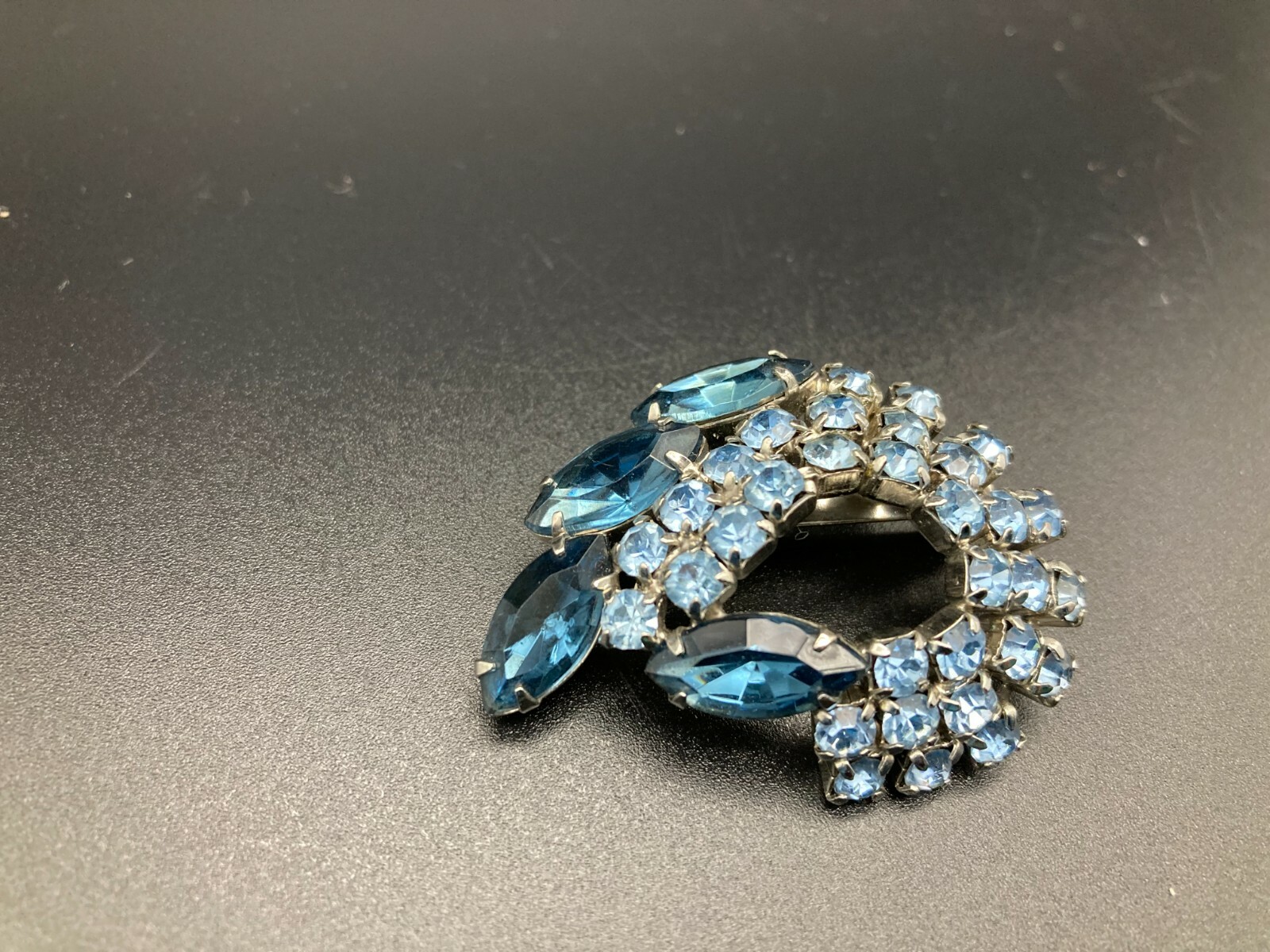 Vintage Aquamarine Crystal Art Deco Bejeweled Swirl Ribbon Teardrop Brooch Pin