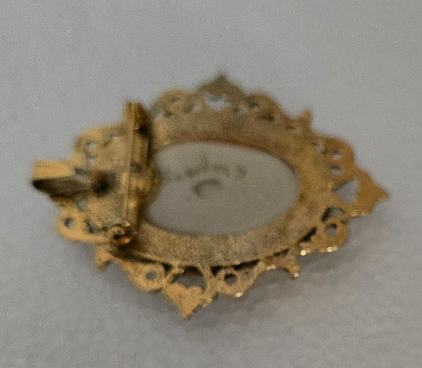 VINTAGE FLORAL BROOCH OR PENDANT WITH GOLD TONE FRAME ~ 2 1/2 INCH