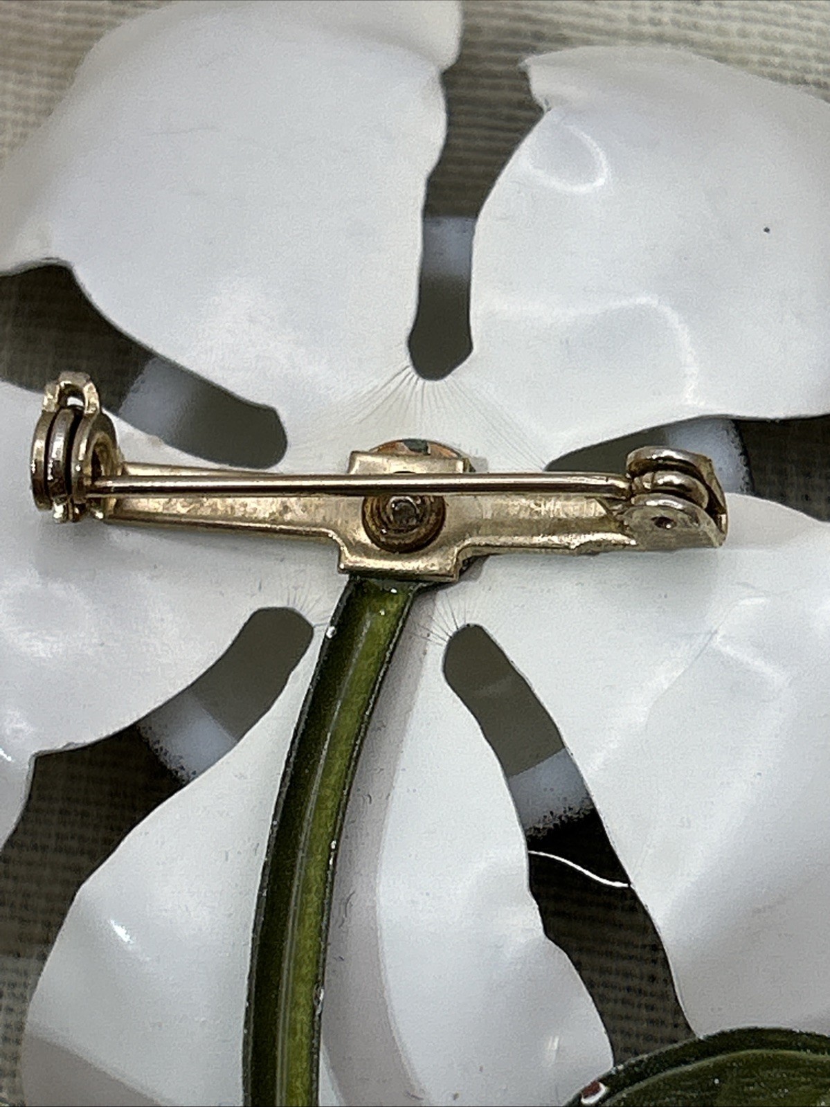 Vintage Retro Hippy Mod 60’s White Daisy Black Enamel Metal Flower Brooch 3.5
