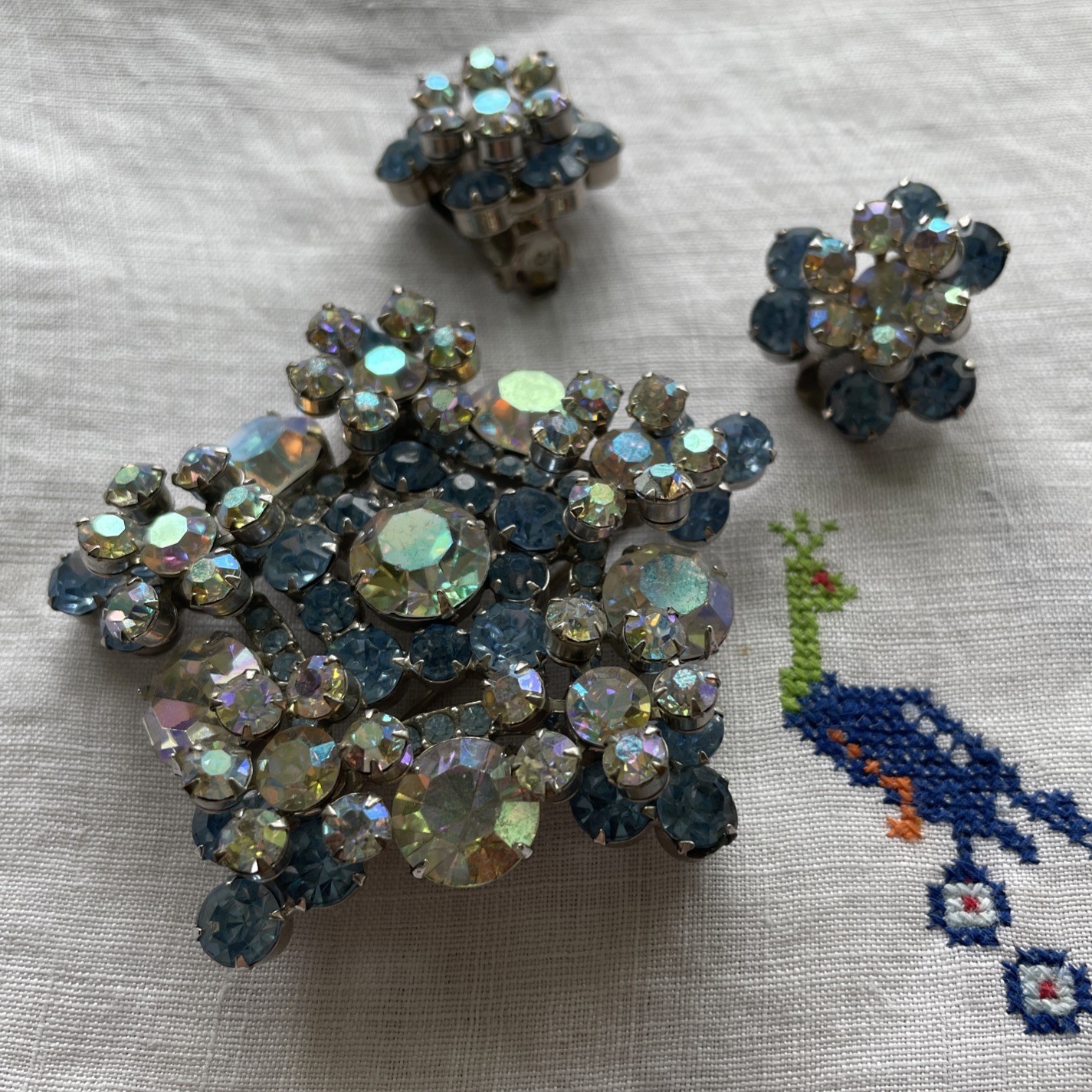 Vintage Juliana “BOOK PIECE” AB Crystal Starburst Brooch & Clip Earrings #1355