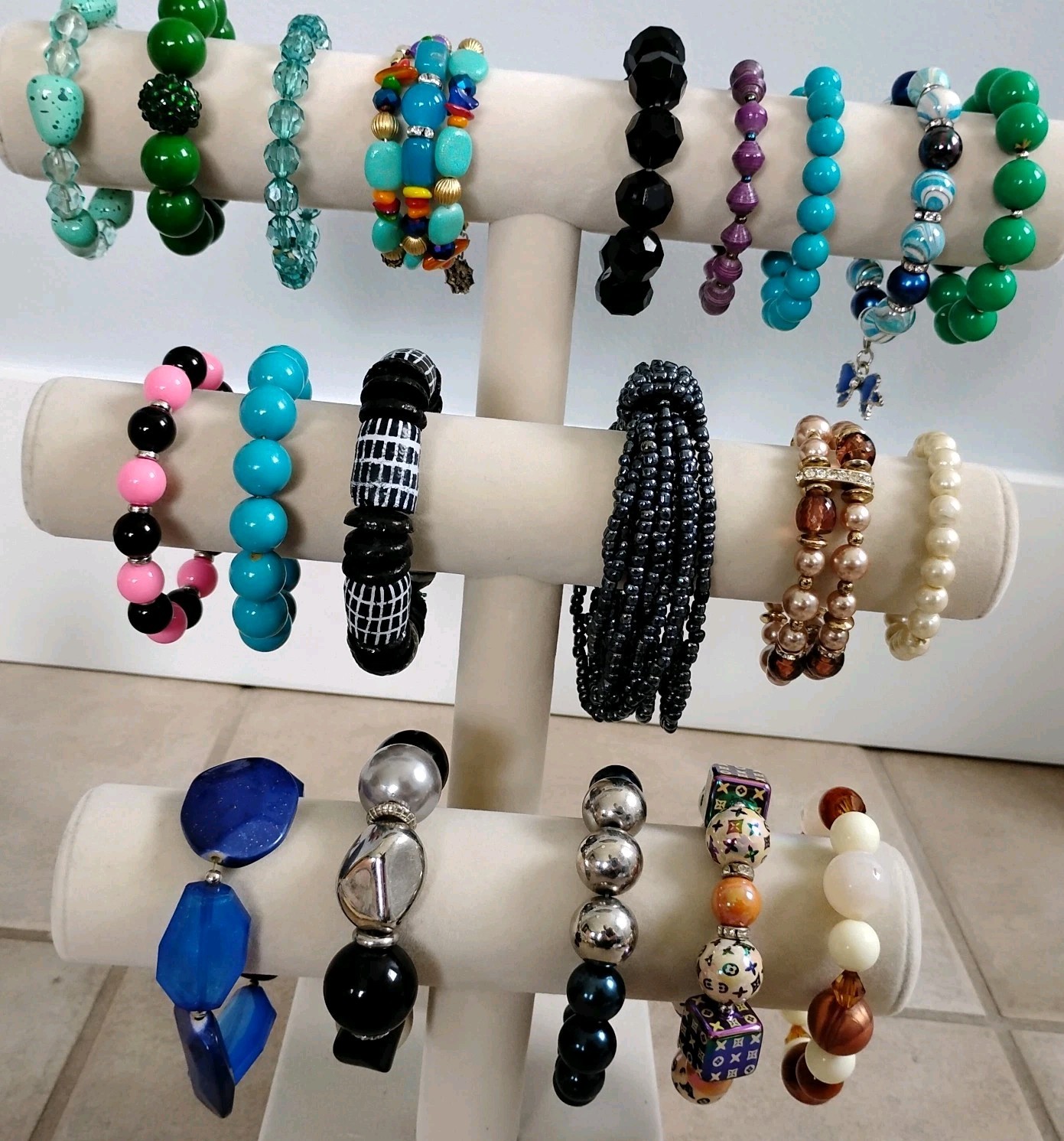 Lot Of 20 Vintage Beaded Stretch Bracelets Plastic Lucite Chunky Acrylic