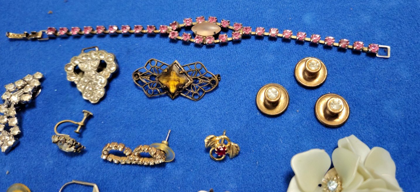 Vintage 37 Gem Stone Earrings / Dimond Like / Quartz Like Jewels – JEWELRY LOT