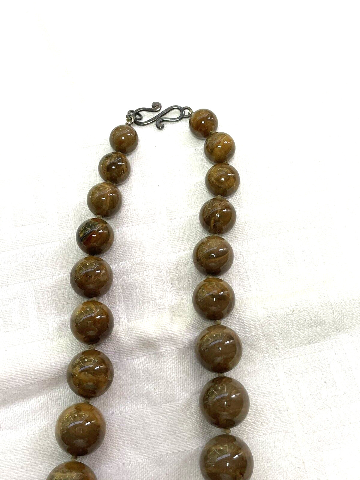 VINTAGE Hand Knotted AGATE Graduated Stone Bead NECKLACE w/ SILVER CLASP 17.5″
