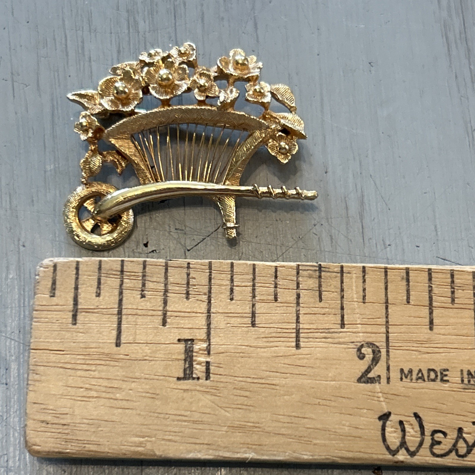 Vtg Monet Gold Tone Flower Cart Wheelbarrow Floral Garden Brushed Brooch Pin