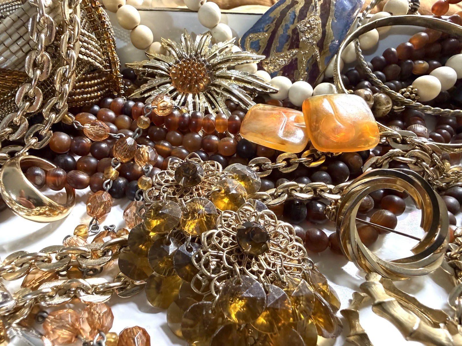 Hand Curated 20 Pc VINTAGE Earthtones Costume Jewelry Necklace Bracelet Lot V7