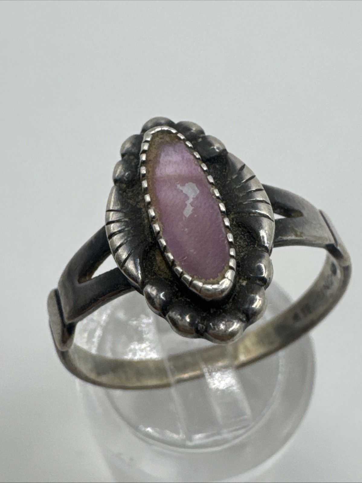 STERLING SILVER PURPLE SHELL STONE RING SZ 7.5