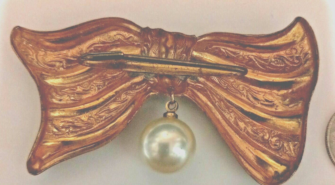 ANTIQUE BOW BROOCH SAFETY PIN CLASP GOLD IN COLOR WITH FAUX PEARL DANGLE VINTAGE