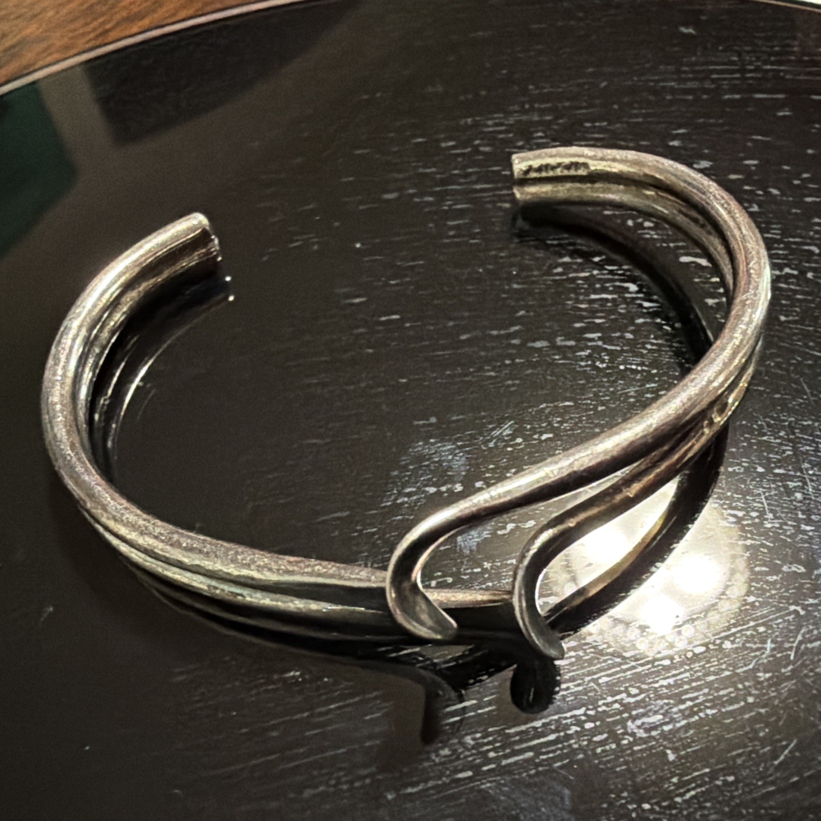 Vintage Modernist Wave Cuff Bracelet – Silver Tone Open Bracelet