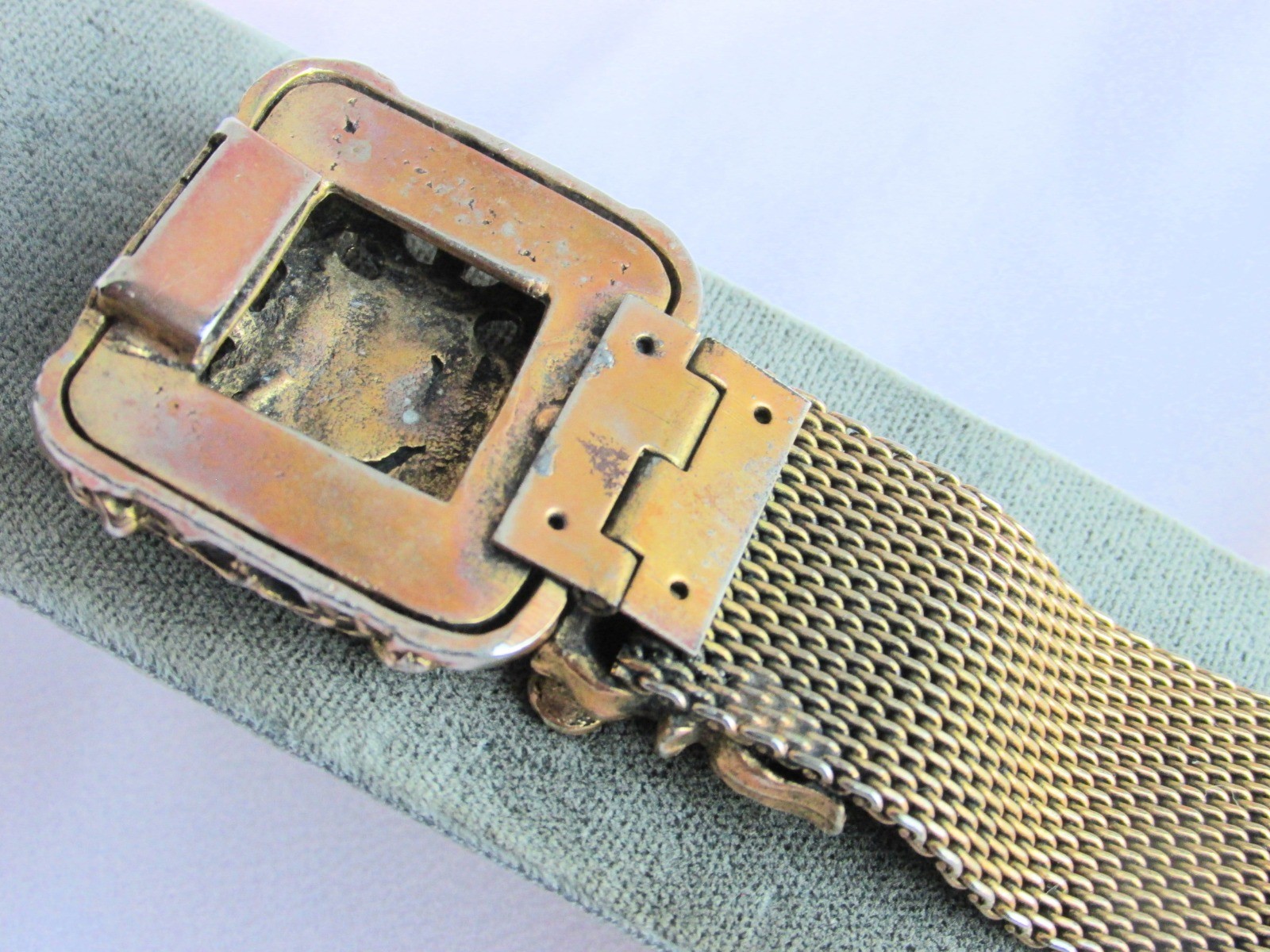 Antiqu Victorian Brass Mesh Faux Emerald Faux Carnelian Bracelet Intricate Clasp
