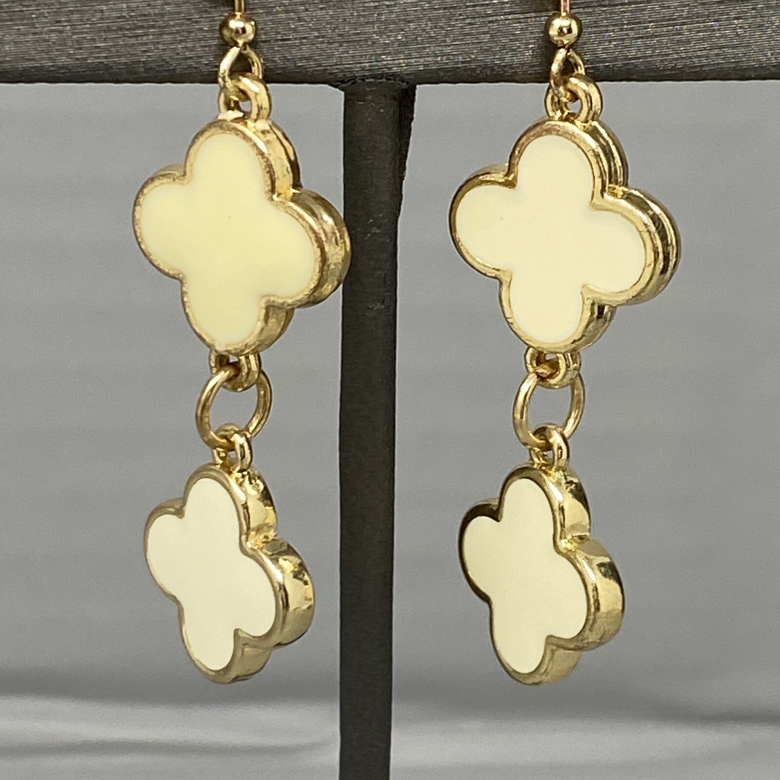 Dangle Drop Earrings Cream Enamel Gold Tone Edged Flower Hook Pierced 2″