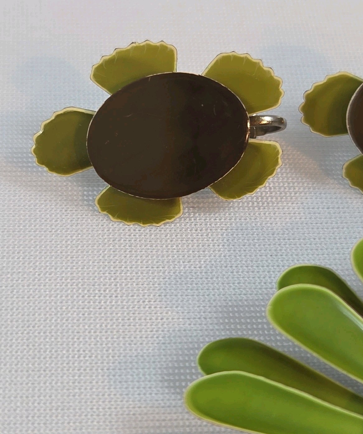 Vintage Green Metal Flower Brooch Pin & Clip On Earrings 70’s