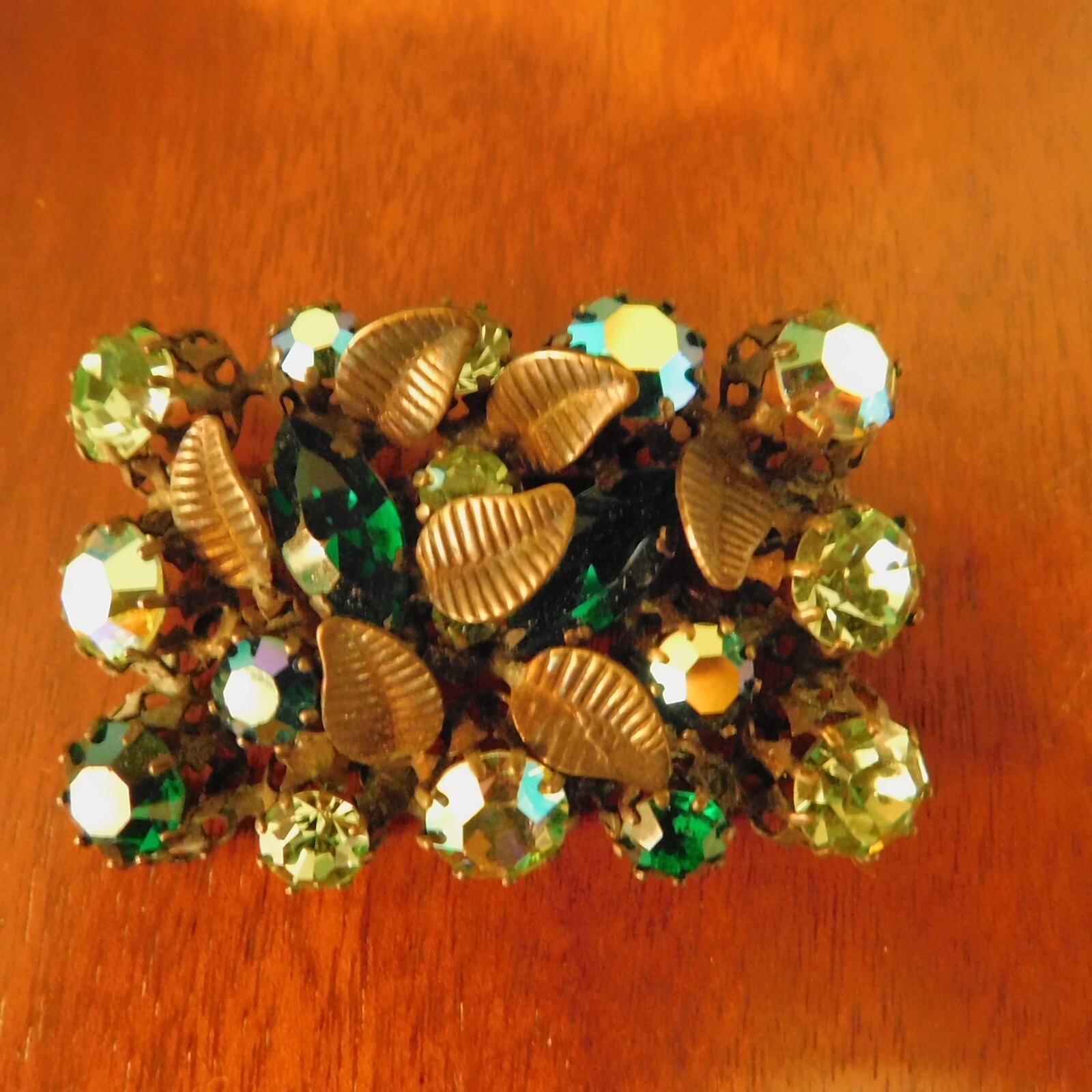 VTG. SIGNED AUSTRIAN EMERALD GREEN AURORA BOREALIS RHINESTONE BROOCH RECTANGULAR