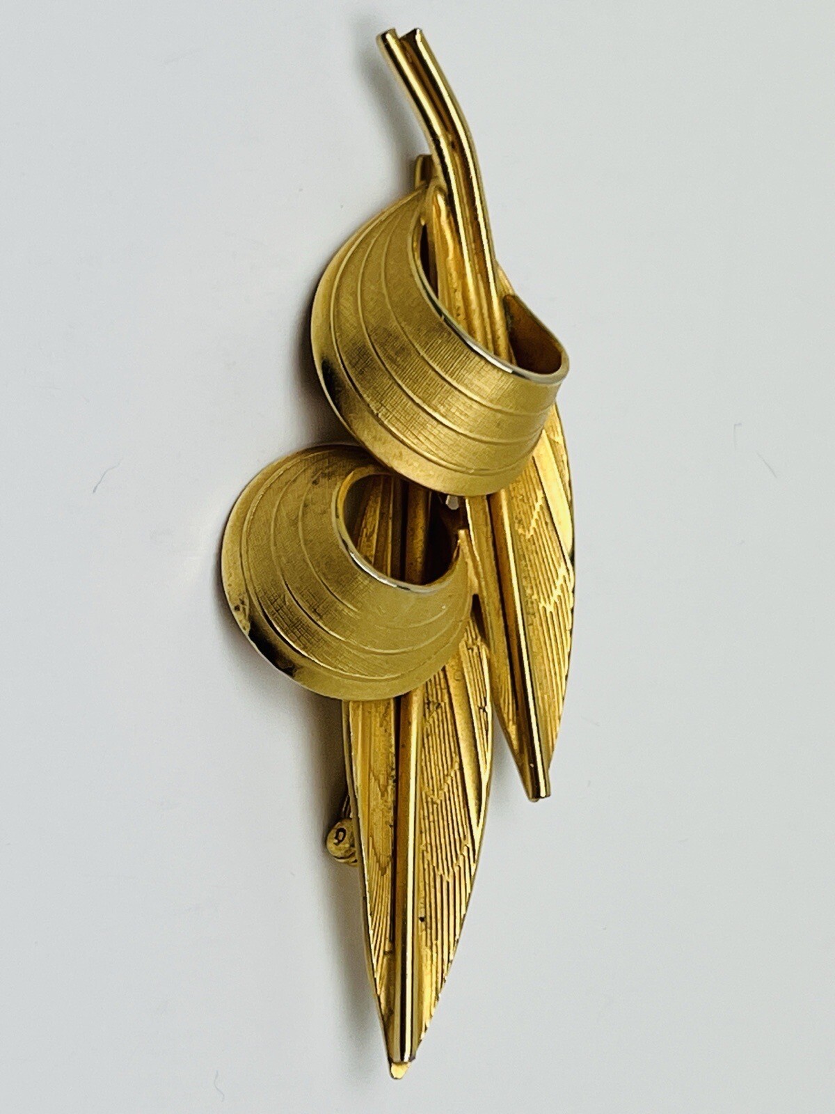 Vintage Brushed Gold Tone 4 Lily Leaf Pin Brooch Textured Nature