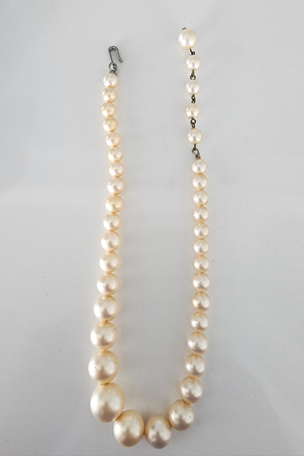 Vintage 16″ Graduated 1.5 cm – 1 cm Ivory Faux Pearl Choker Necklace – Jewelry