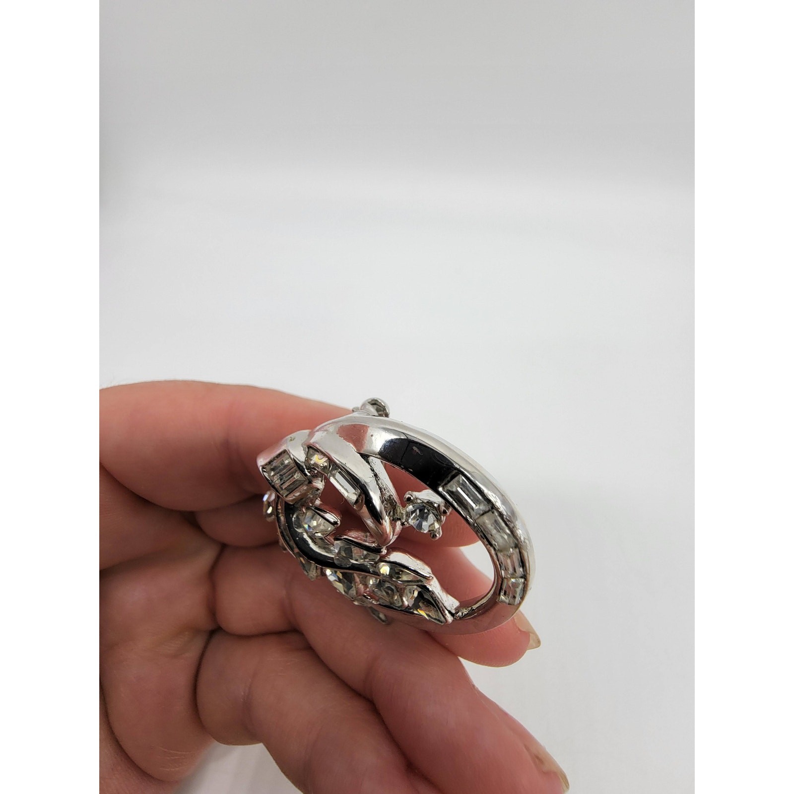 Vintage Crown Trifari 1950’s Wreath Silver Rhinestone Brooch Pin Jewelry