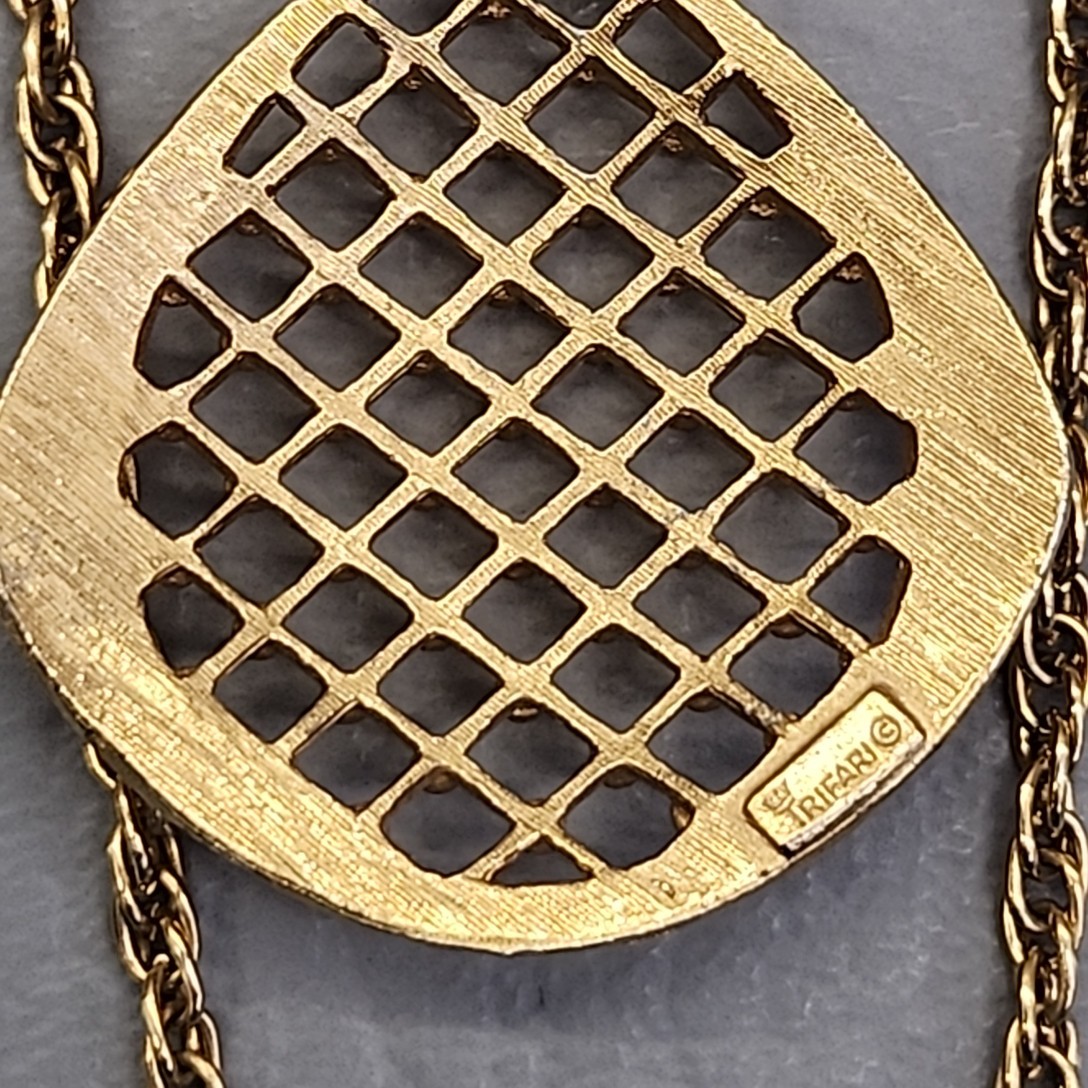 Vintage Chain Necklace Lot of 3 Gold Tone Heart Medallion Tassel 20-35″ Has Wear