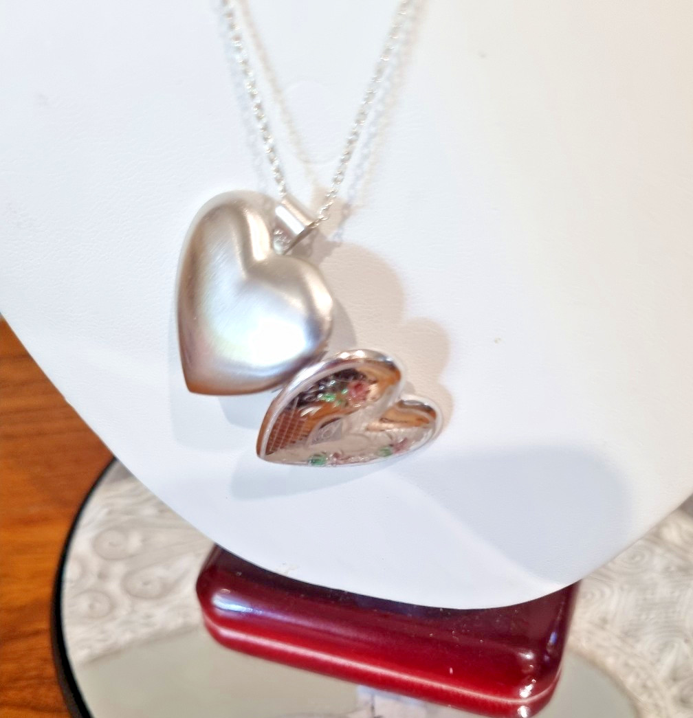 Vintage Sterling Silver Large Heart Rare 4 Photo Locket Chain USA made See Video