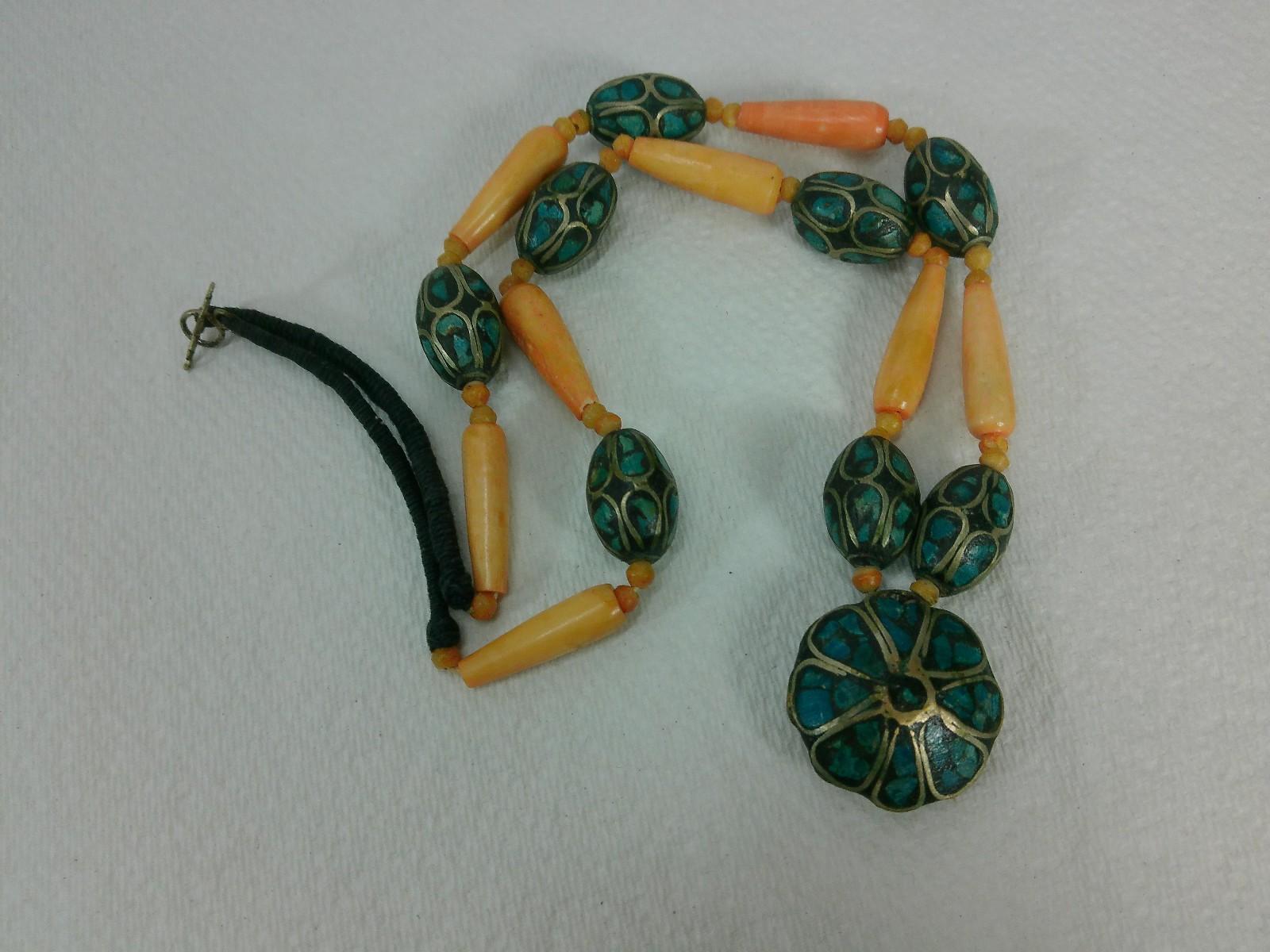 Vtg Turqoise Chip Inlay Silver Cow Bone Beaded Tribal Flower Pendant Necklace
