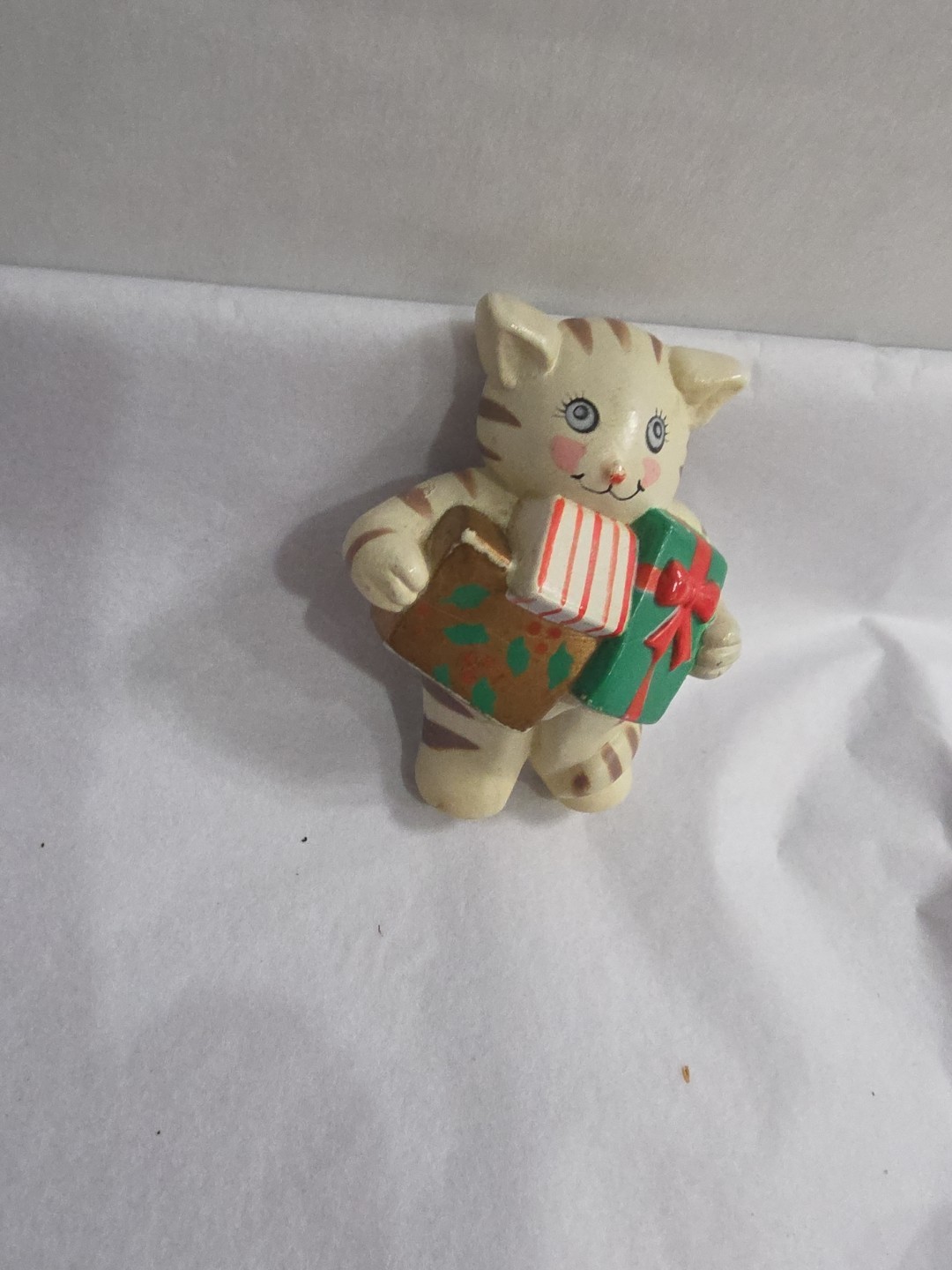 Vintage 1980 Fun World S. Lehman Cat Holding Christmas Presents Brooch