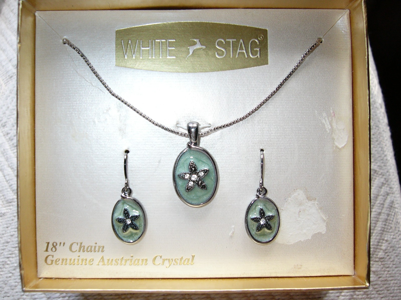 VINTAGE WHITE STAG AUSTRIAN CRYSTAL FLOWER NECKLACE & PIERCED EARRING SET