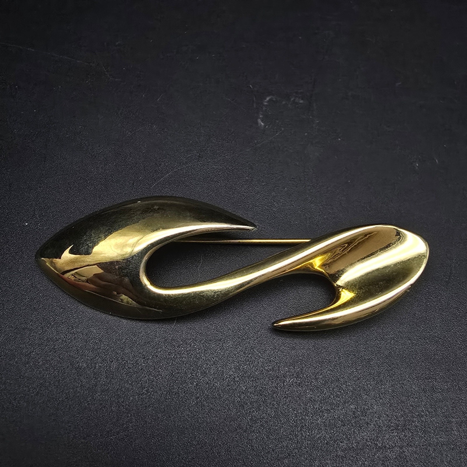 Curved Ribbon Gold Tone Brooch S Shape Vintage Costume Jewelry