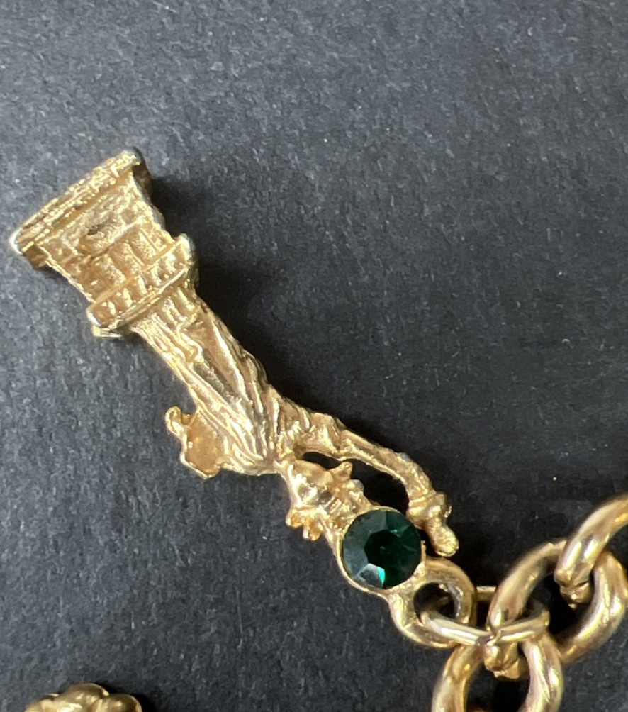Vintage 70s gold tone New York City buildings landmarks charm bracelet 6.5” READ