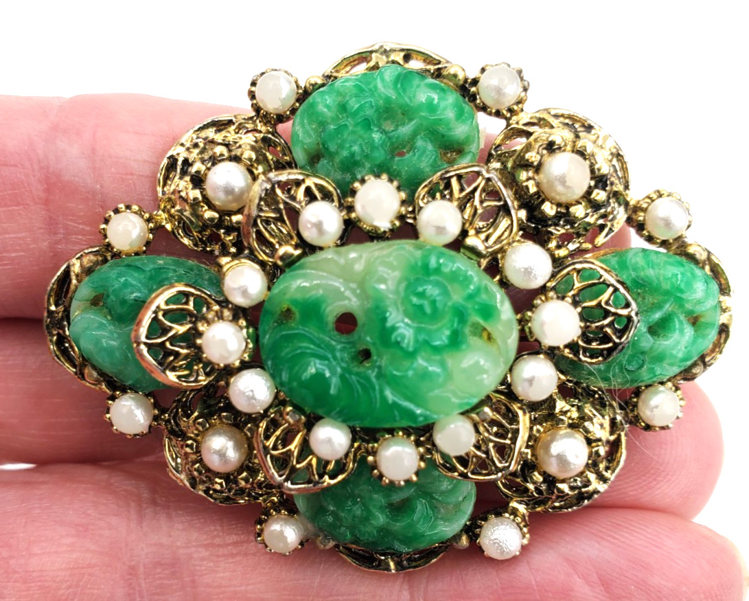 Vintage Carved Green Glass Cabochon Filigree Brooch Faux Pearl Pin