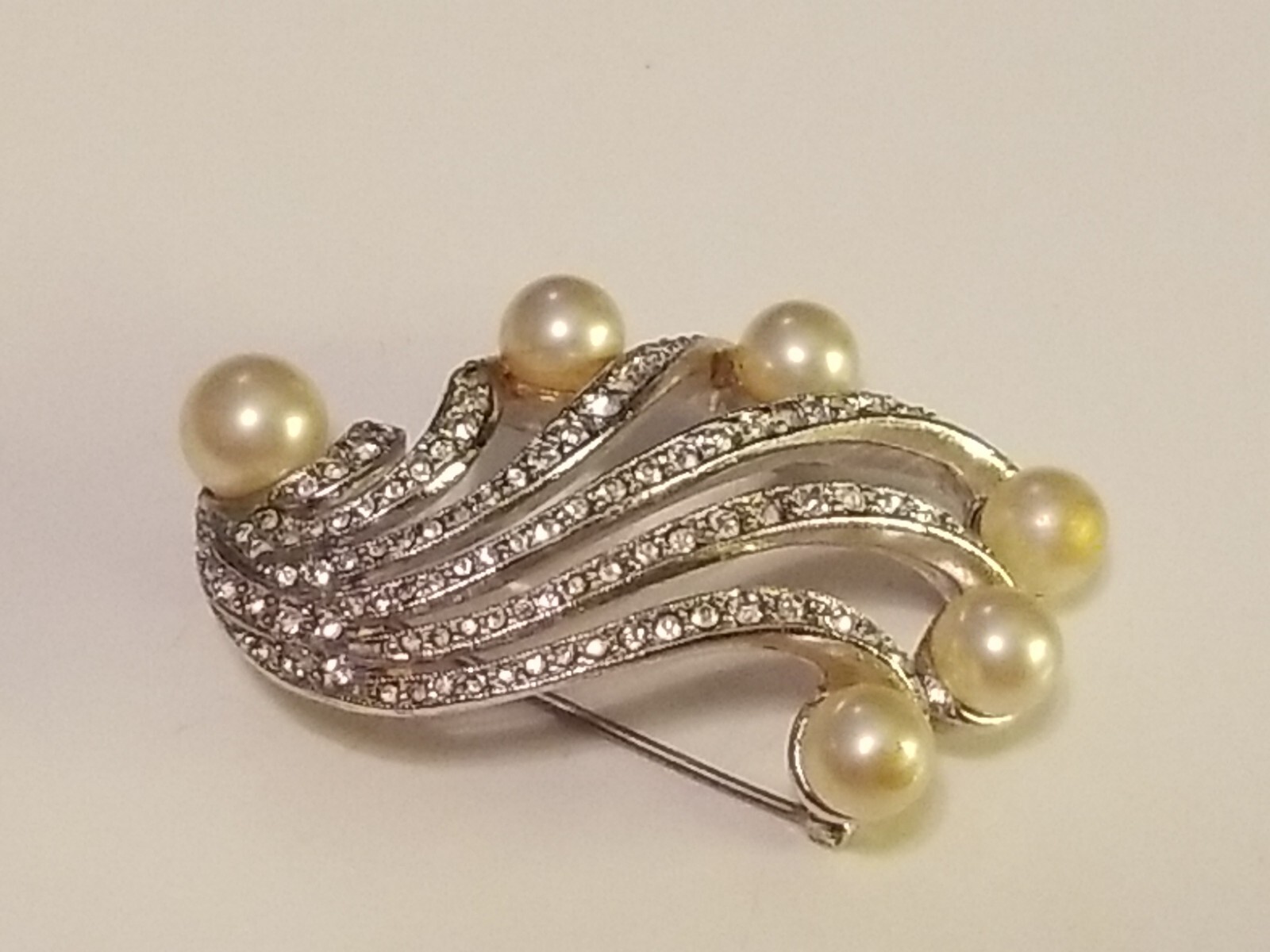 Elegant Brooch Pin Vtg Silver Toned Swirl Ribbon Pearl & CZ Encrusted 1.75″ Long