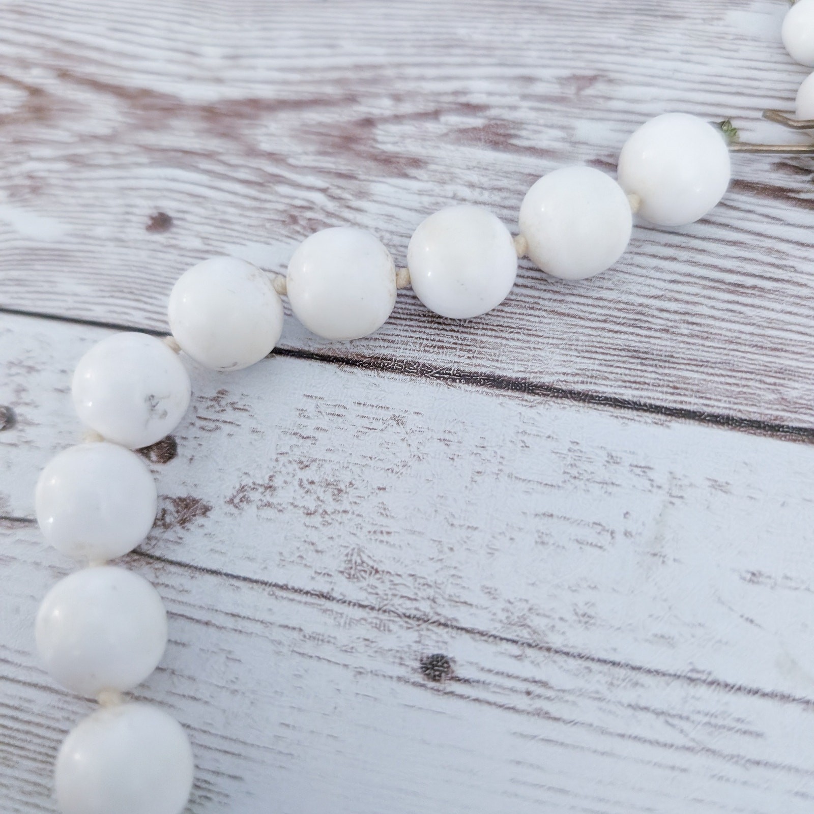 Vintage Necklace Statement Retro Off White Ball Style – Marks & Discoloration