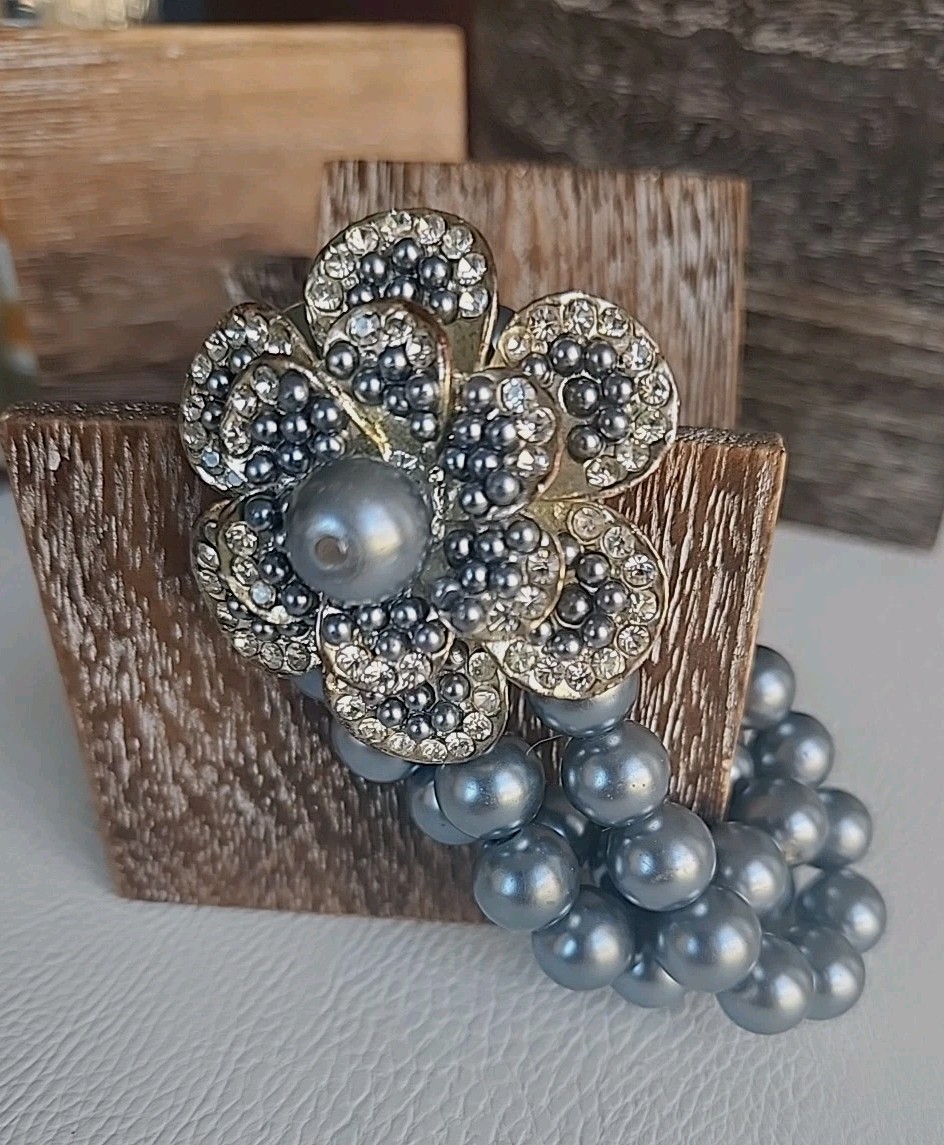 Vintage Gray Faux Pearl And Rhinestone Flower Bracelet Wedding Classic Elegant
