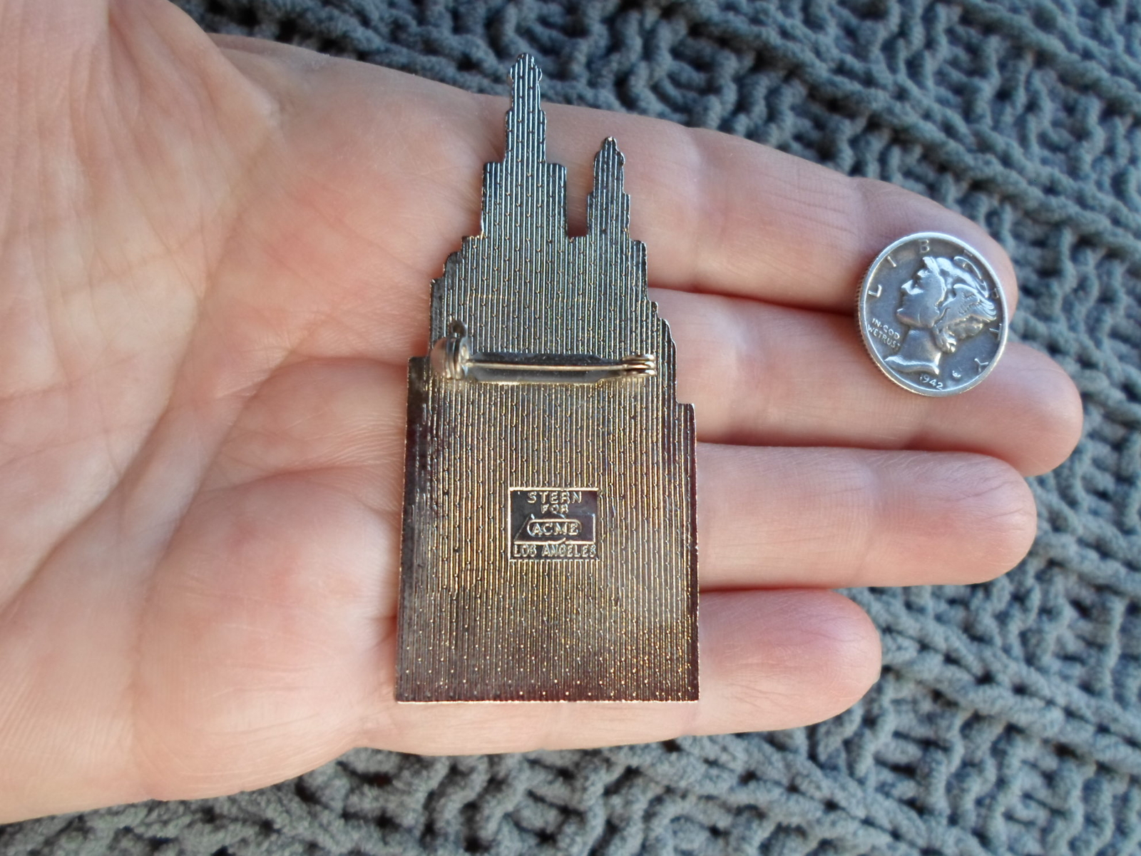 Vintage ACME – San Remo architect ROBERT STERN – enamel buildings PIN – brooch