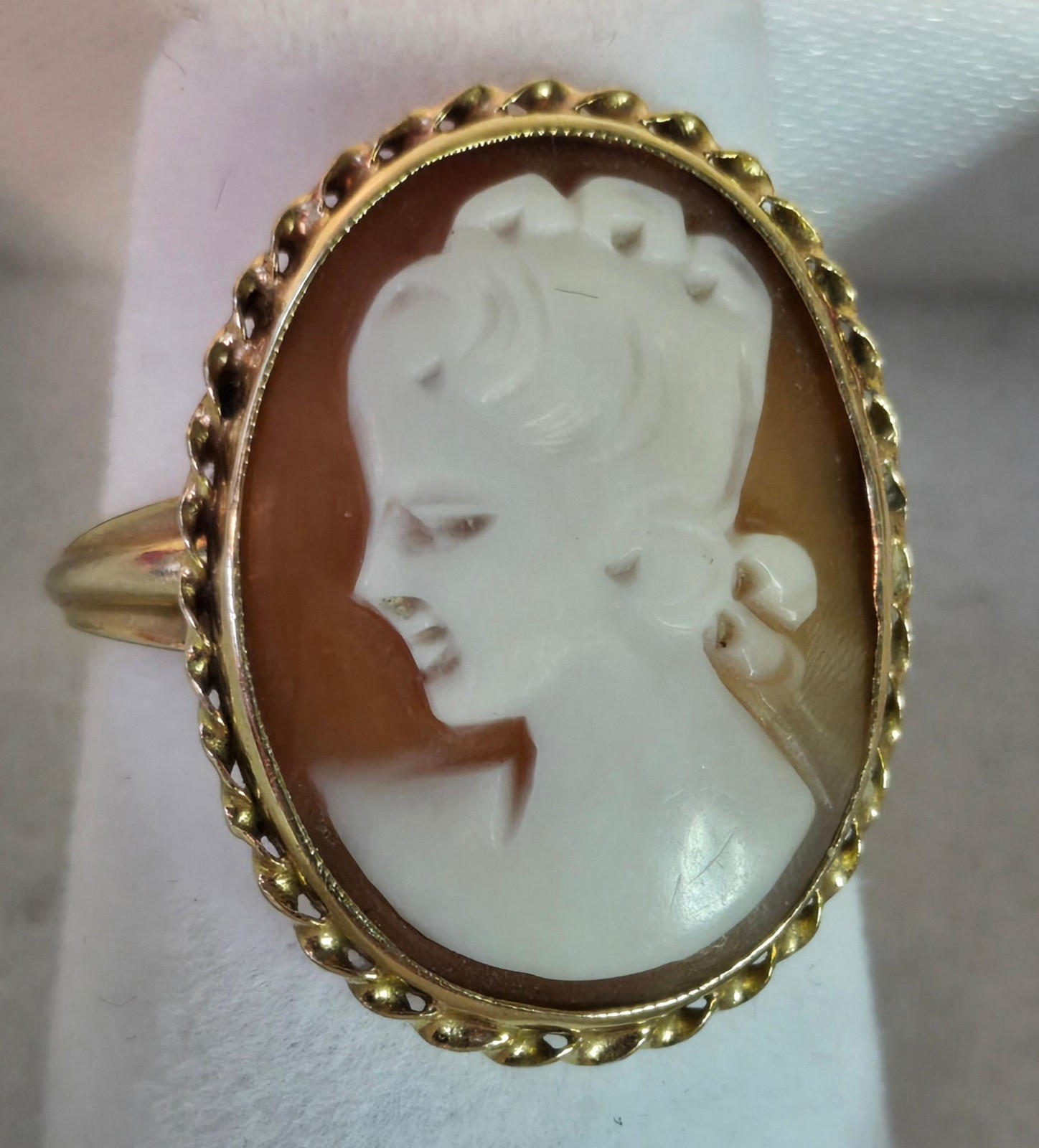 Vintage 14k Gold shell Cameo Ring by BDA size 6.5