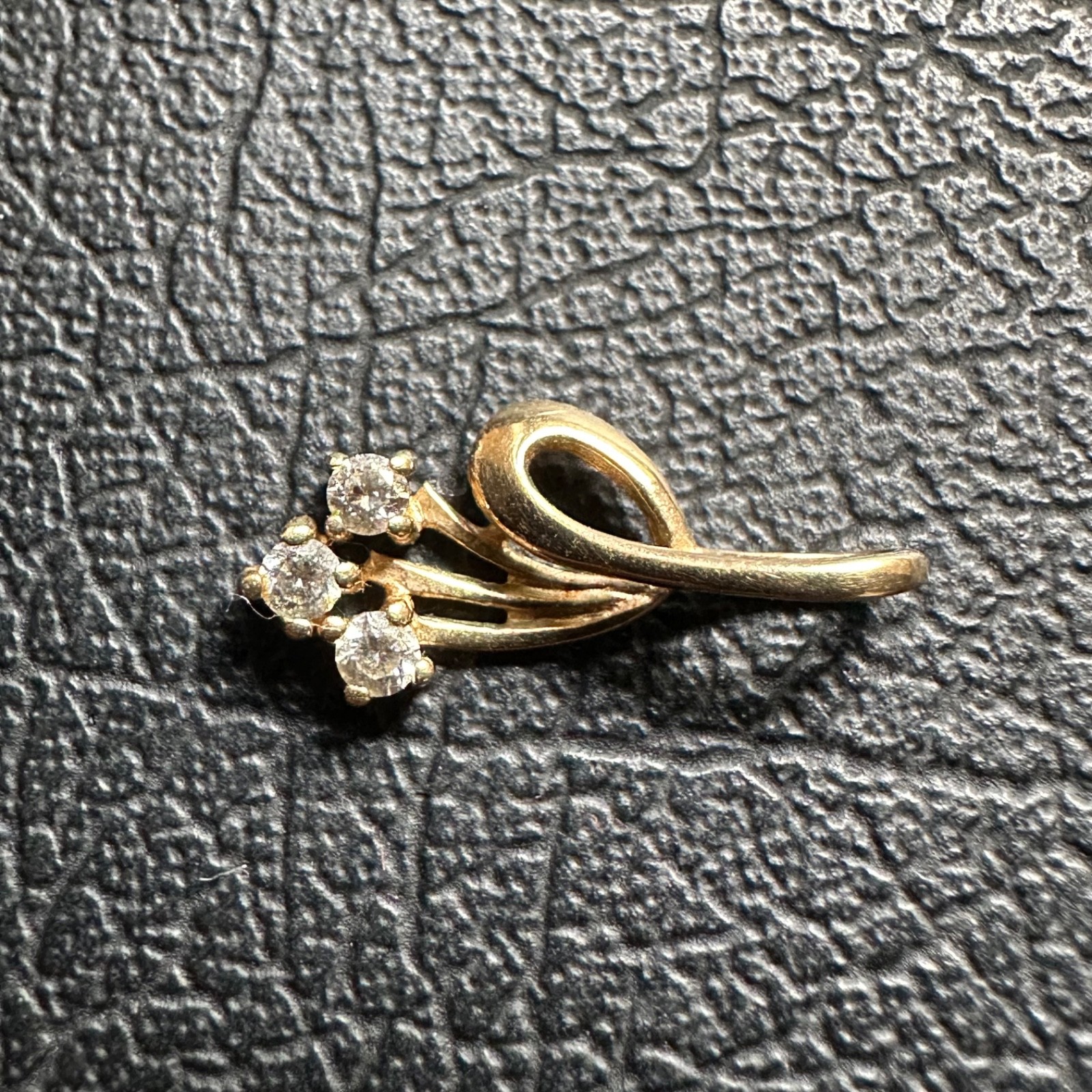 Vintage 9ct 9k carat cubic zirconia Yellow gold pendant 0.71g