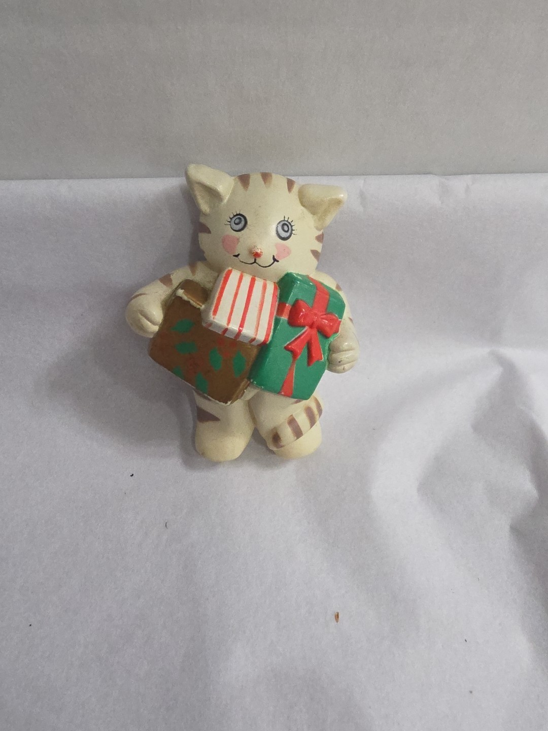 Vintage 1980 Fun World S. Lehman Cat Holding Christmas Presents Brooch